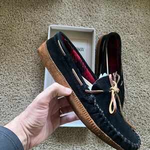 Minnetonka 779 Men 11 US Shoes Suede Black Red Moccasins